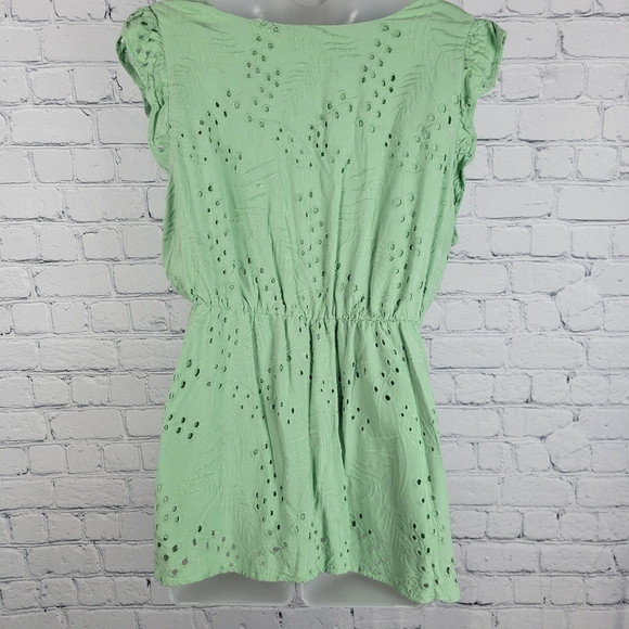Torrid Size 1 Green Eyelet Top - Picture 3 of 7